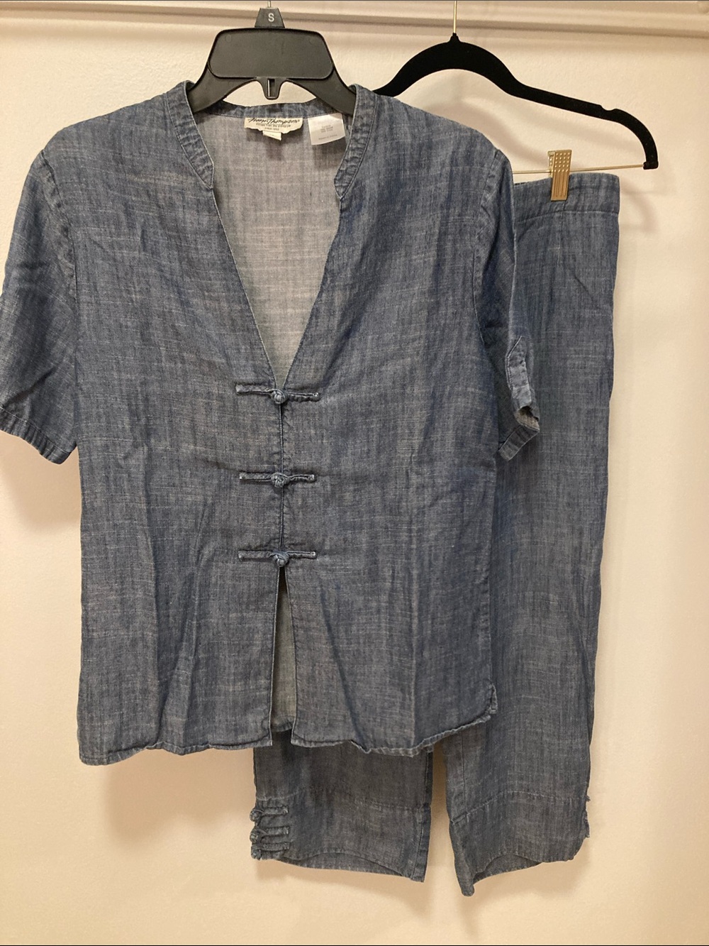 Thompson Denim-Look Chambray Shirt - Blue/ capri pants set. Vintage. Asian look